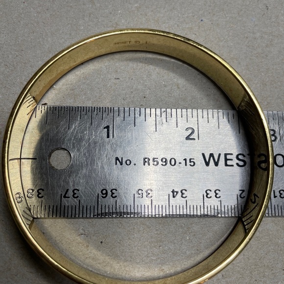 Monet Bangle Bracelet Gold tone Signed & Stamped Lg Vintage & Beautiful - Picture 4 of 6